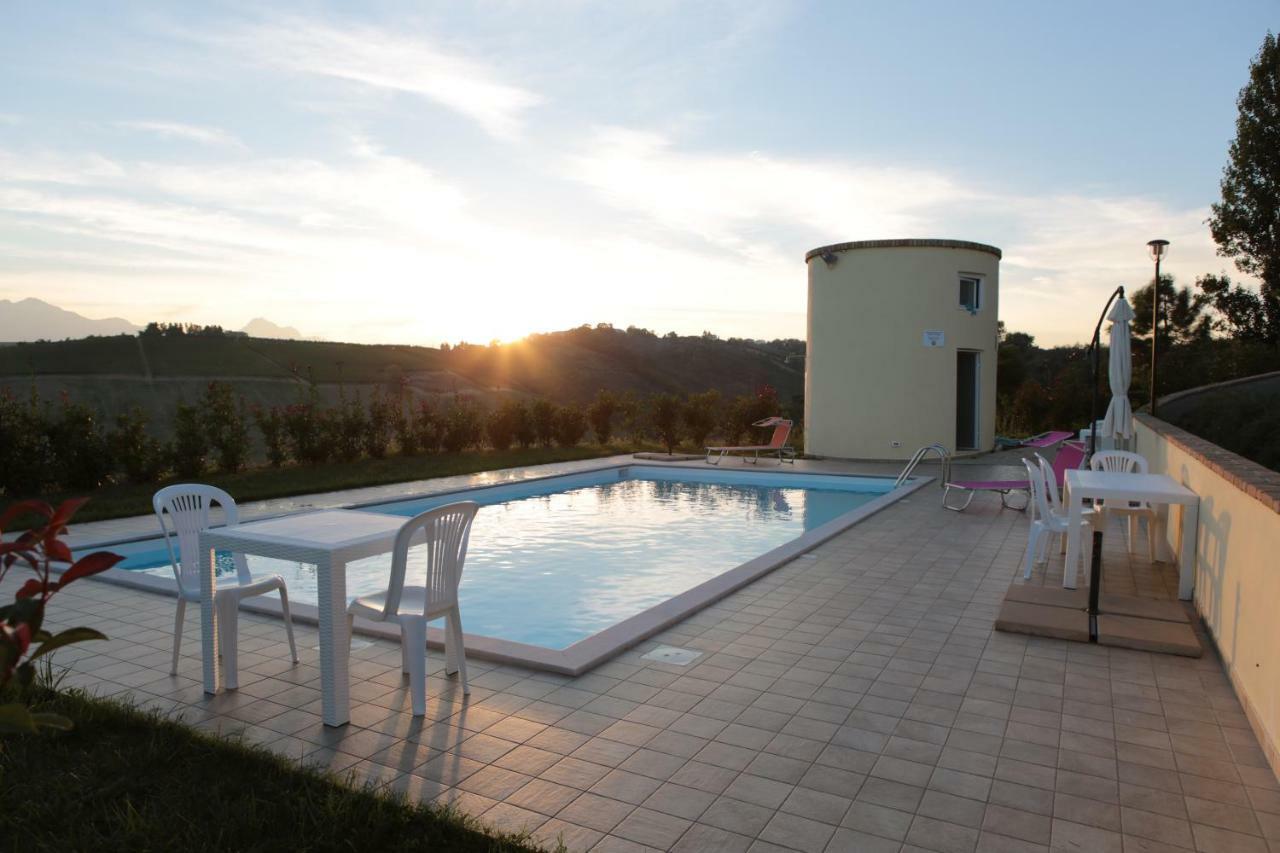 Agriturismo Terra Dei Falchi Castilenti Екстериор снимка